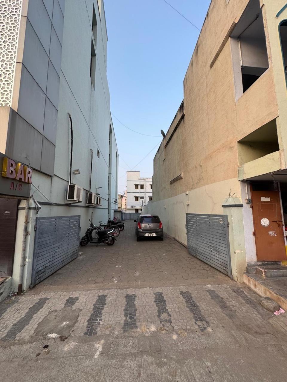 Hotel Priya Towers Nāmakkal 外观 照片