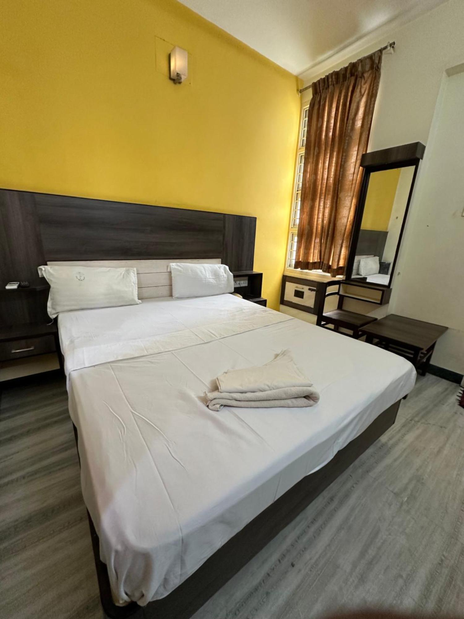 Hotel Priya Towers Nāmakkal 外观 照片